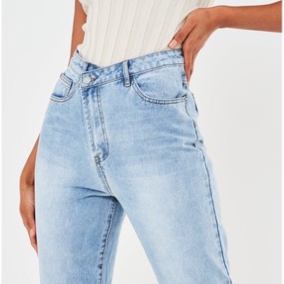 Missguided Riot High Rise Mom Jeans - Picture 2 of 5